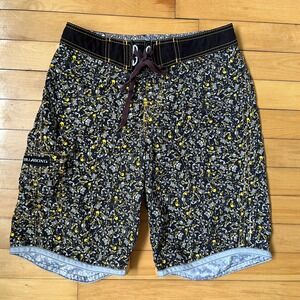 Billabong Mens Skull Rose Print Board Shorts Black Yellow Size 30 M136EMIS